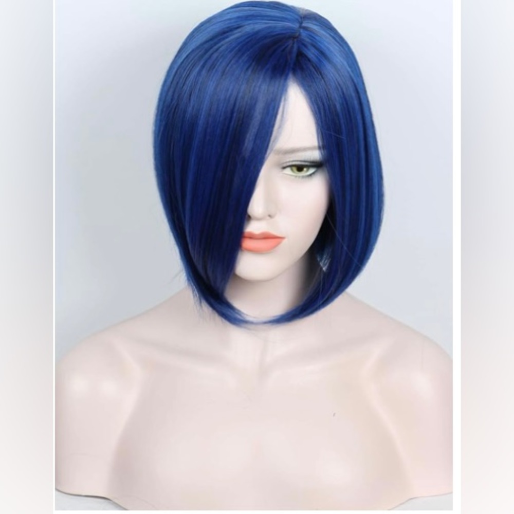 Women’s Short Blue Wig.
